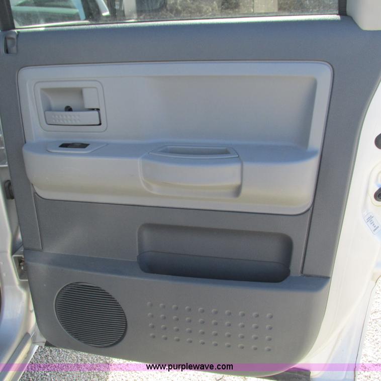 image for item L5362 2005 Dodge Dakota SLT Quad Cab pickup truck