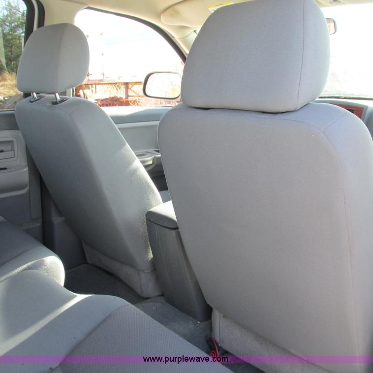 image for item L5362 2005 Dodge Dakota SLT Quad Cab pickup truck