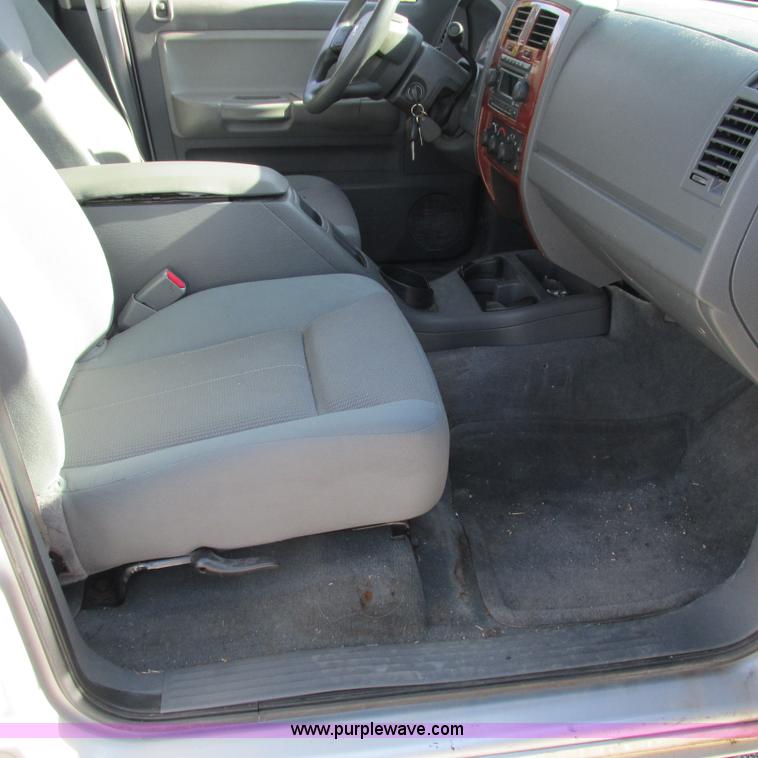 image for item L5362 2005 Dodge Dakota SLT Quad Cab pickup truck