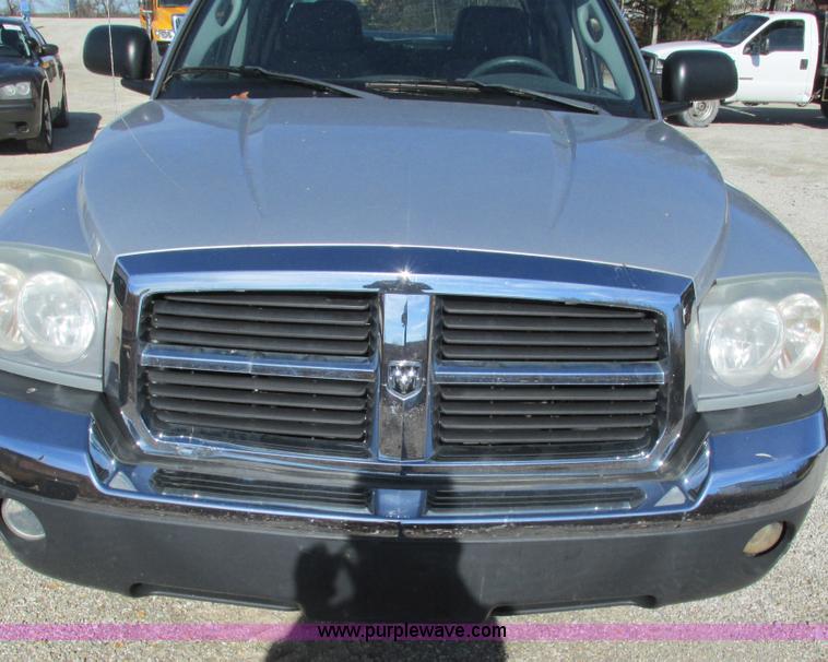 image for item L5362 2005 Dodge Dakota SLT Quad Cab pickup truck