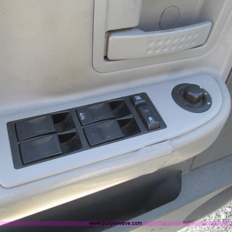 image for item L5362 2005 Dodge Dakota SLT Quad Cab pickup truck