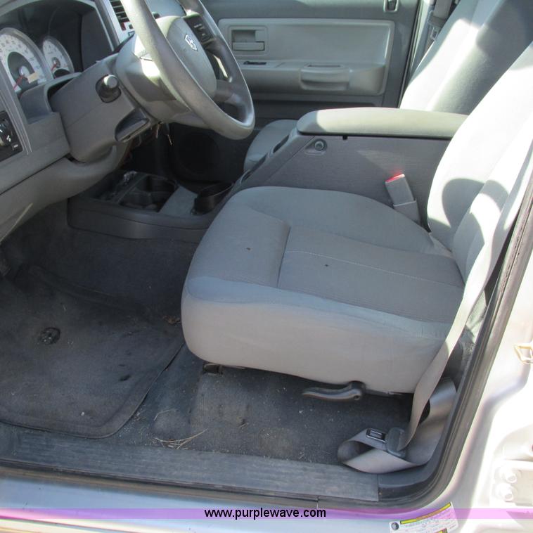 image for item L5362 2005 Dodge Dakota SLT Quad Cab pickup truck