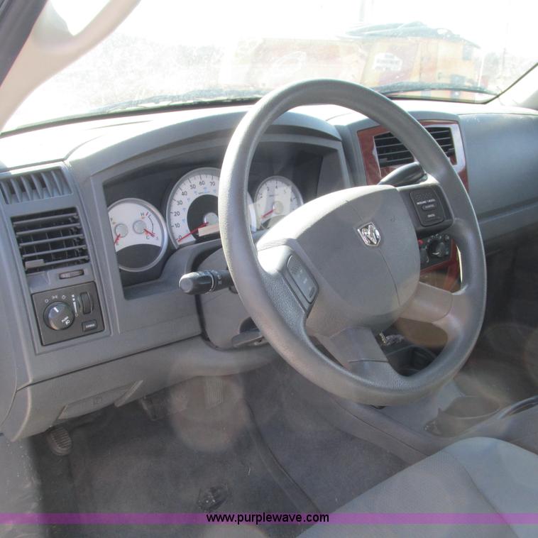 image for item L5362 2005 Dodge Dakota SLT Quad Cab pickup truck