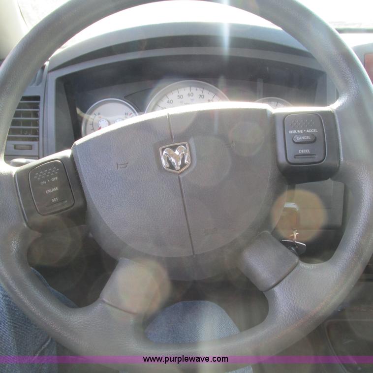 image for item L5362 2005 Dodge Dakota SLT Quad Cab pickup truck