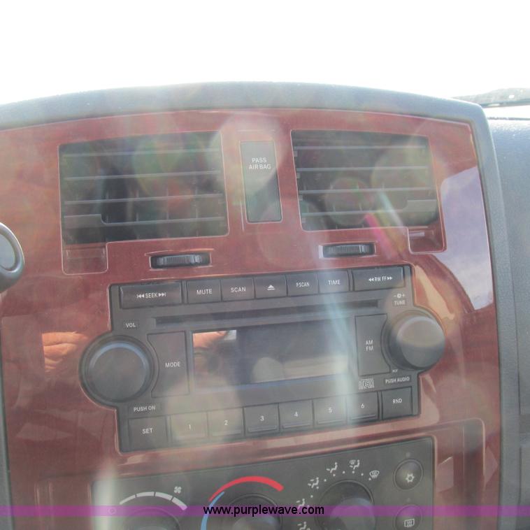 image for item L5362 2005 Dodge Dakota SLT Quad Cab pickup truck