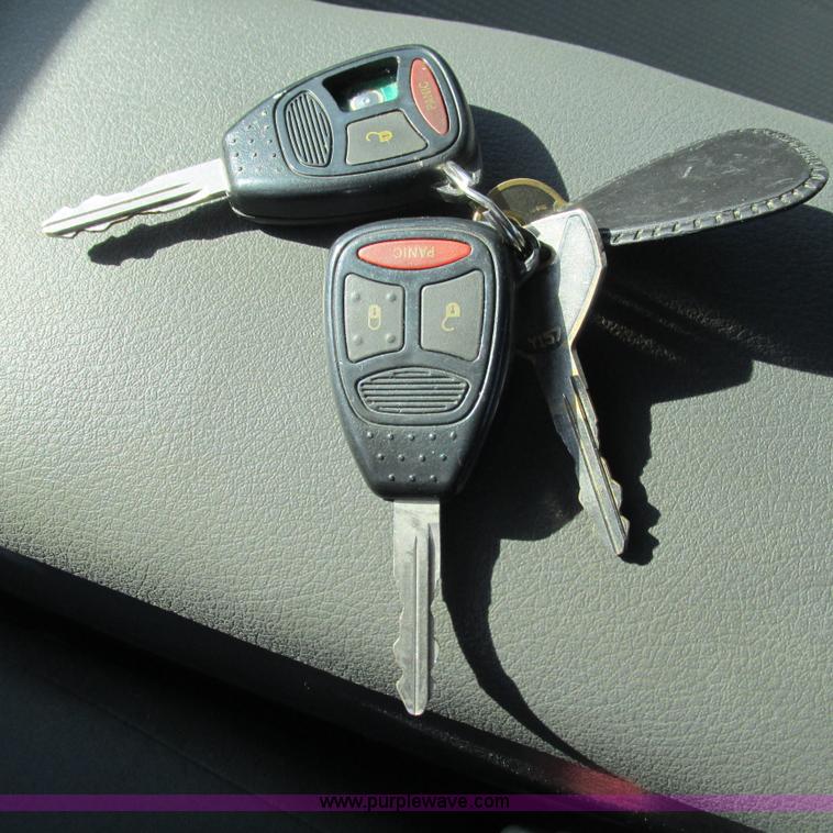 image for item L5362 2005 Dodge Dakota SLT Quad Cab pickup truck