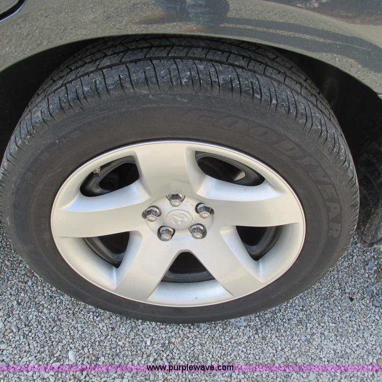 image for item L5363 2008 Dodge Charger SE