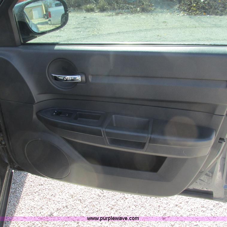 image for item L5363 2008 Dodge Charger SE