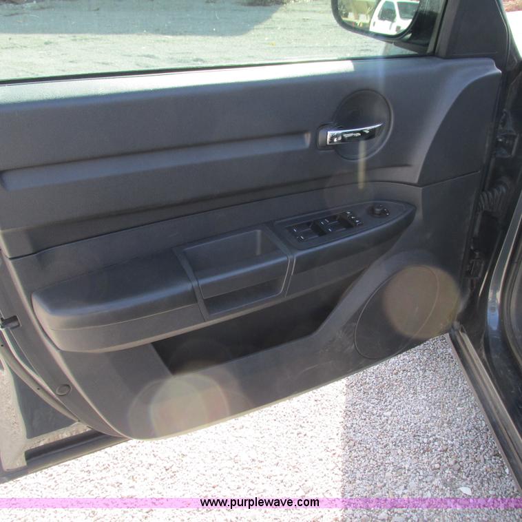 image for item L5363 2008 Dodge Charger SE