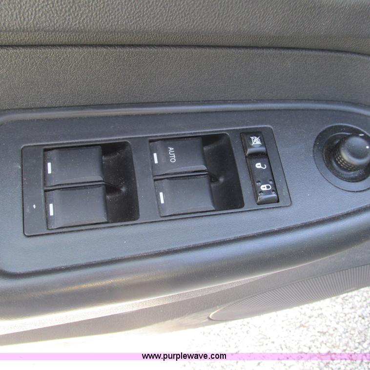 image for item L5363 2008 Dodge Charger SE