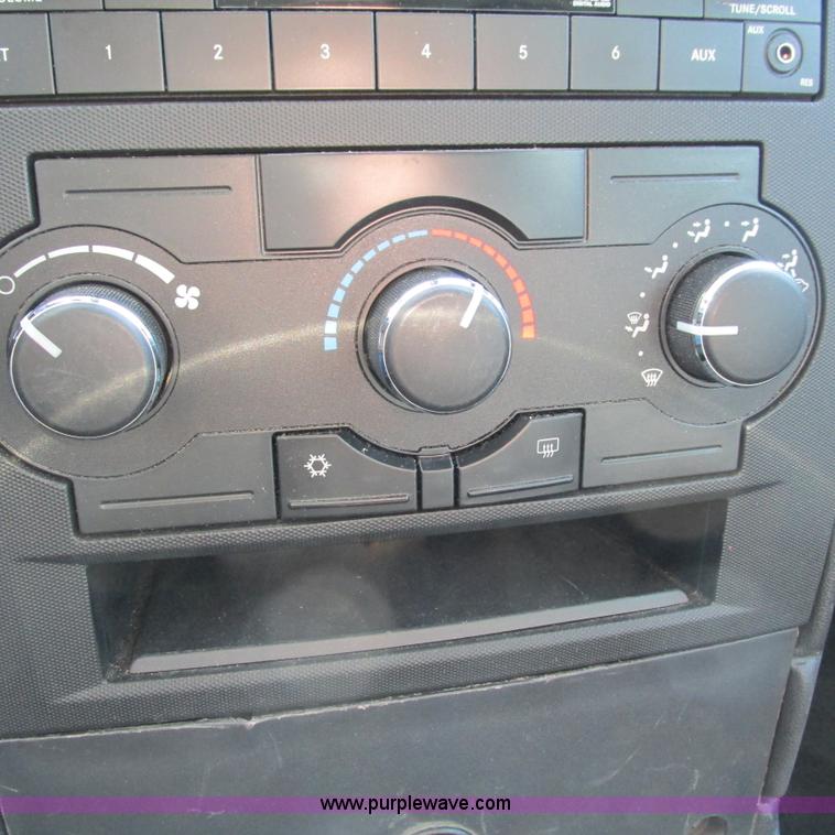 image for item L5363 2008 Dodge Charger SE