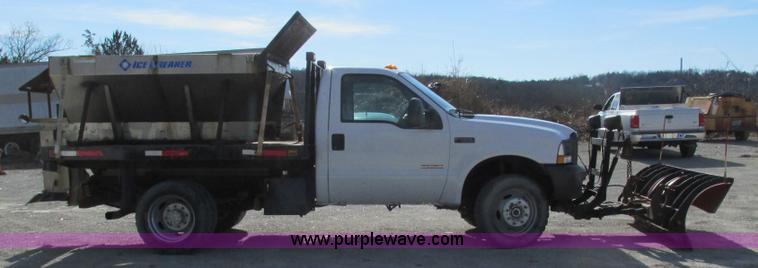 image for item L5364 2003 Ford F550 dump flatbed truck