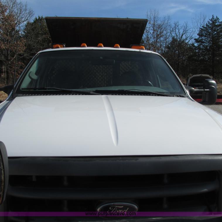 image for item L5364 2003 Ford F550 dump flatbed truck