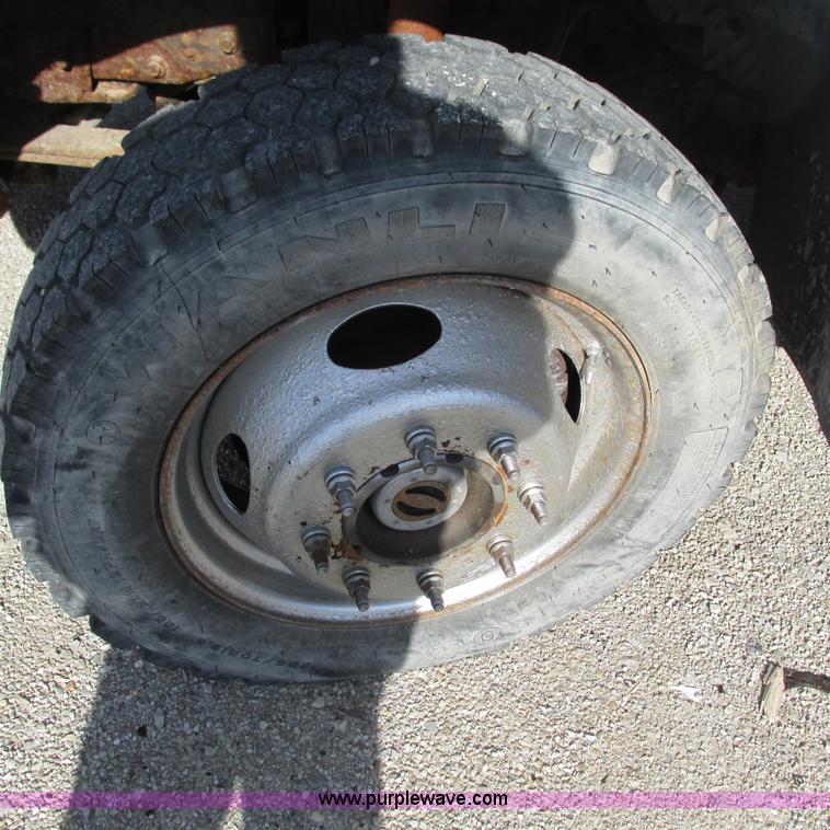 image for item L5364 2003 Ford F550 dump flatbed truck