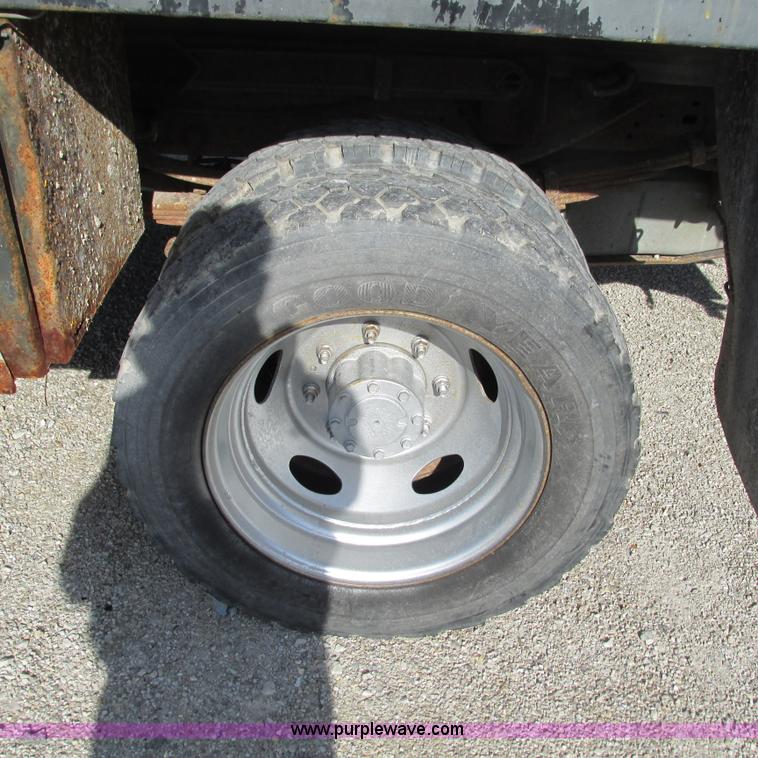 image for item L5364 2003 Ford F550 dump flatbed truck