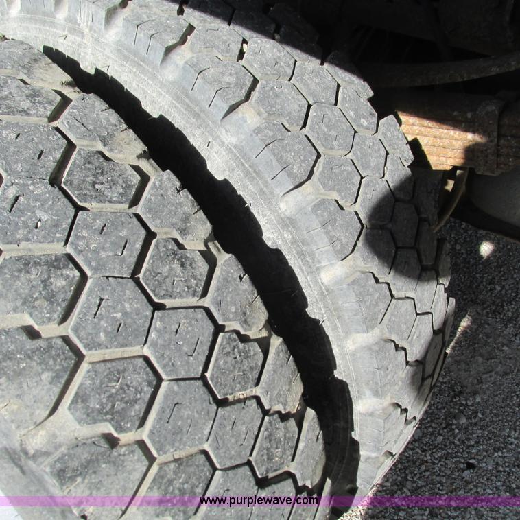 image for item L5364 2003 Ford F550 dump flatbed truck