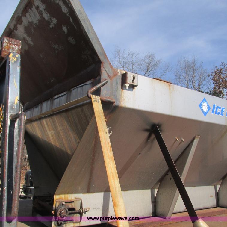 image for item L5364 2003 Ford F550 dump flatbed truck