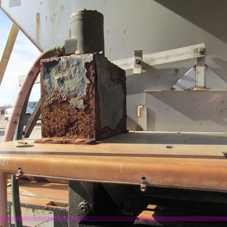 image for item L5364 2003 Ford F550 dump flatbed truck