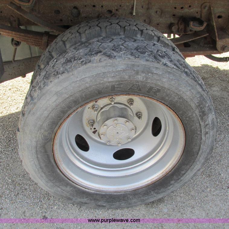 image for item L5364 2003 Ford F550 dump flatbed truck