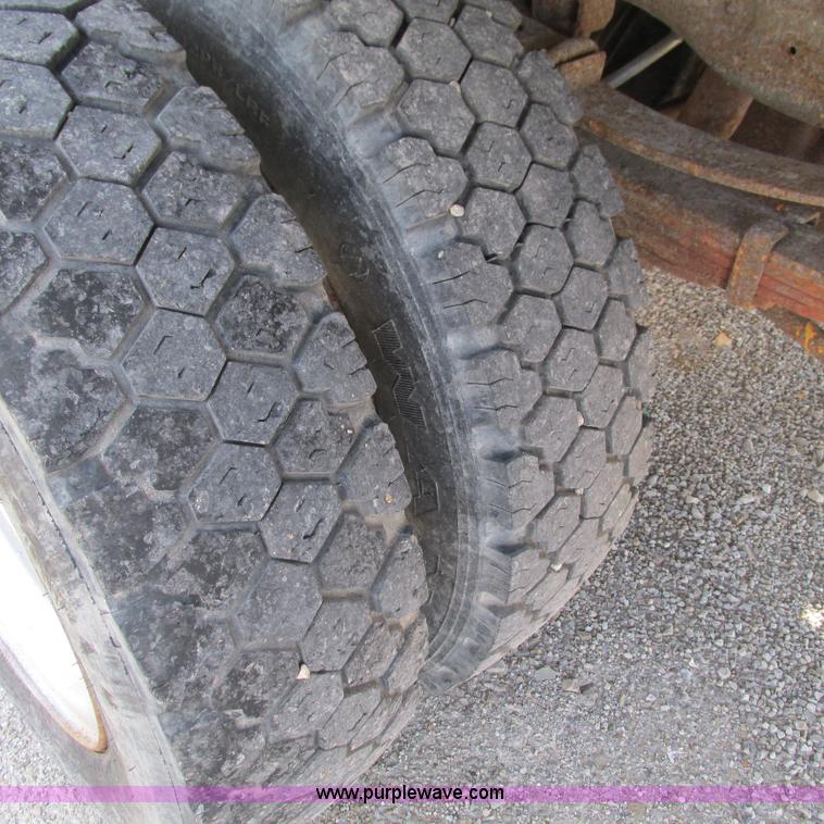 image for item L5364 2003 Ford F550 dump flatbed truck