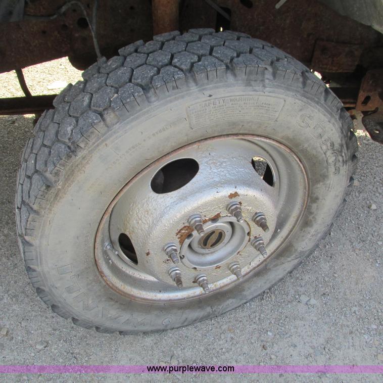 image for item L5364 2003 Ford F550 dump flatbed truck