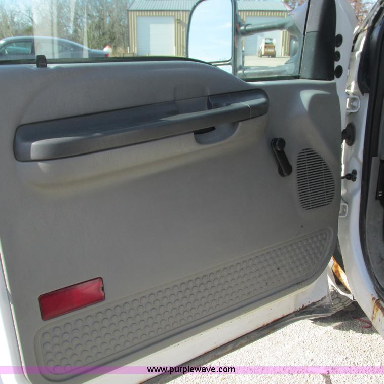 image for item L5364 2003 Ford F550 dump flatbed truck