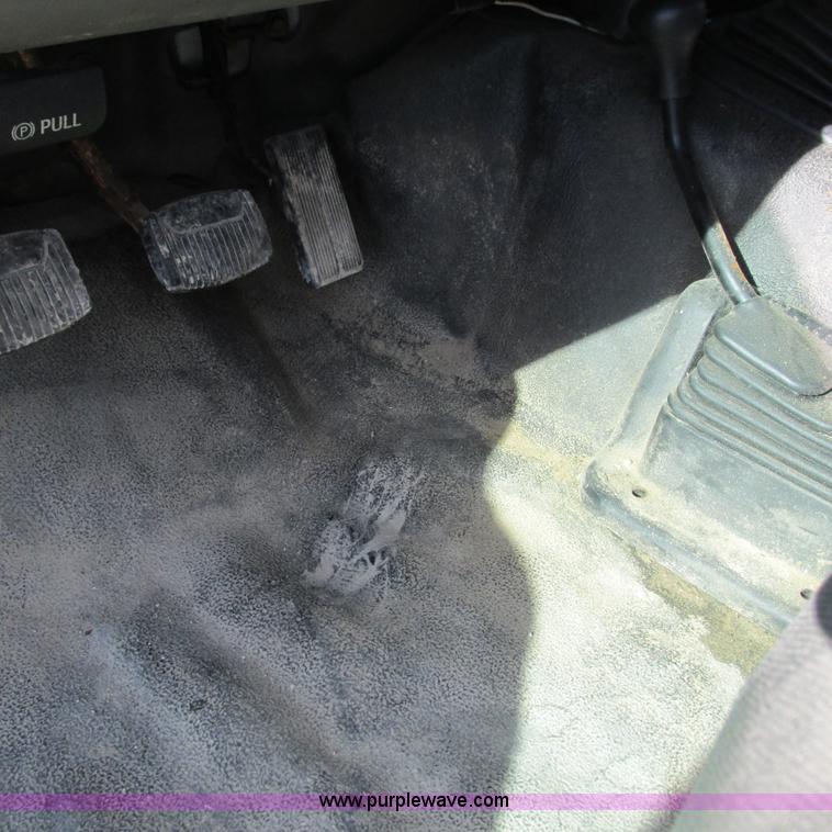 image for item L5364 2003 Ford F550 dump flatbed truck