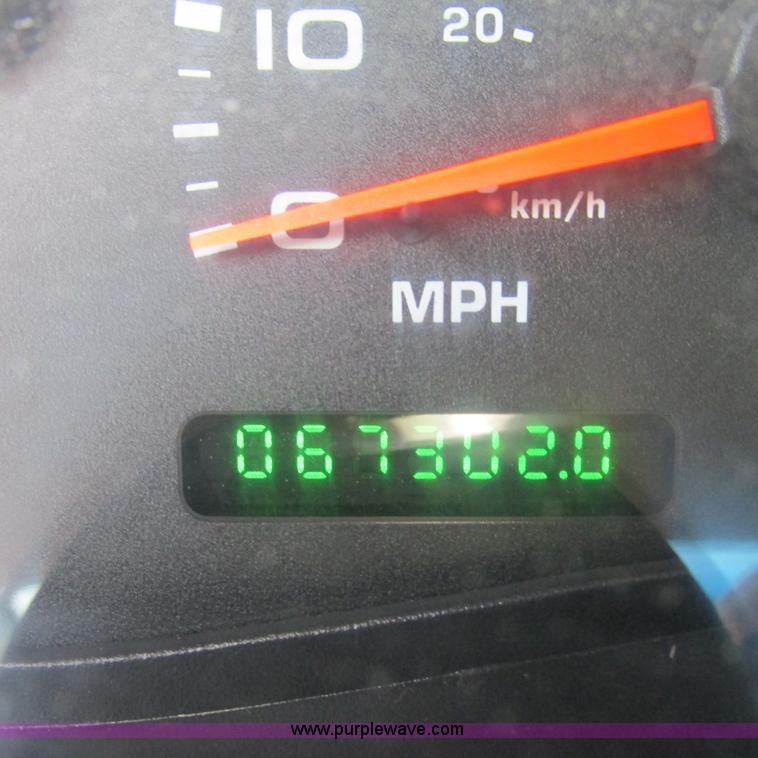 image for item L5364 2003 Ford F550 dump flatbed truck