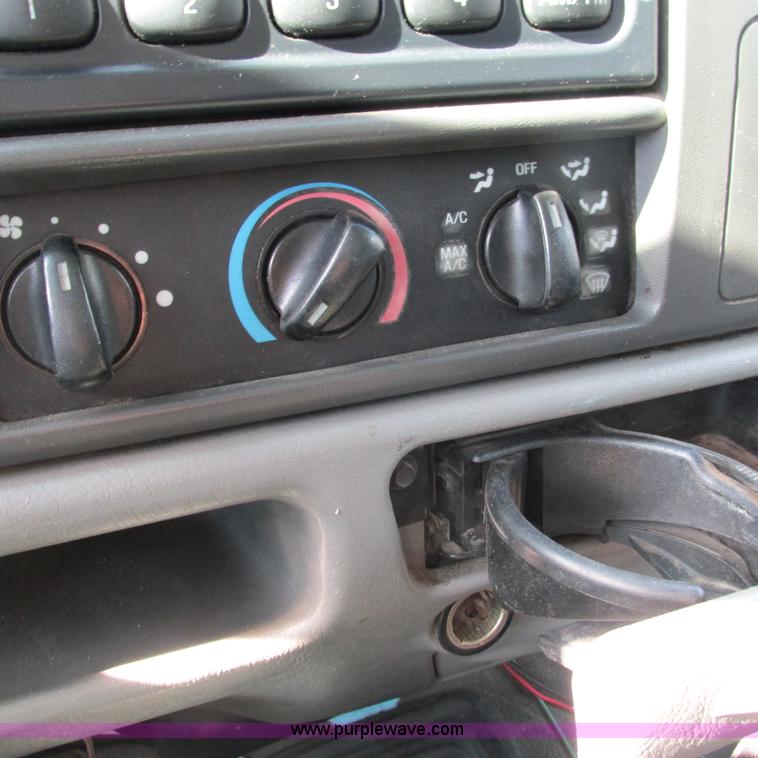 image for item L5364 2003 Ford F550 dump flatbed truck