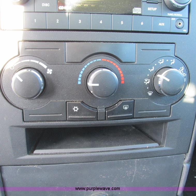 image for item L5367 2008 Dodge Charger SE