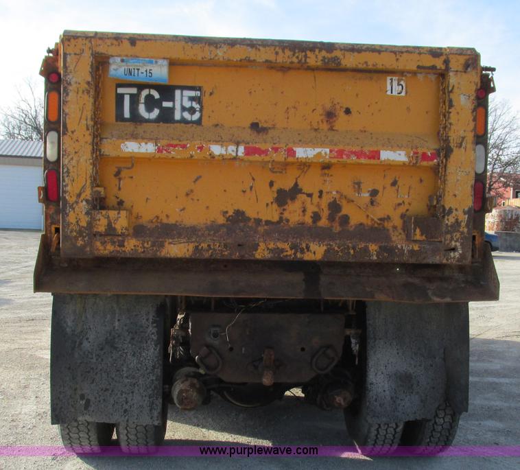 image for item L5368 2003 International 7400 dump truck