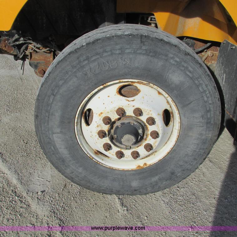 image for item L5368 2003 International 7400 dump truck