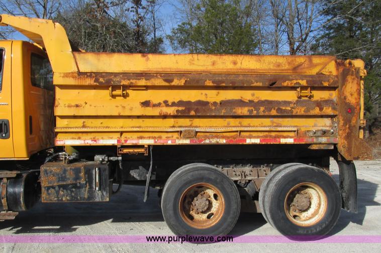image for item L5368 2003 International 7400 dump truck