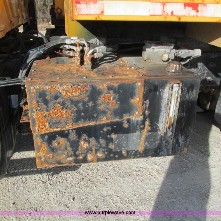 image for item L5368 2003 International 7400 dump truck