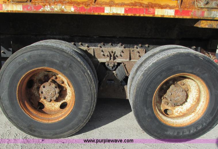 image for item L5368 2003 International 7400 dump truck