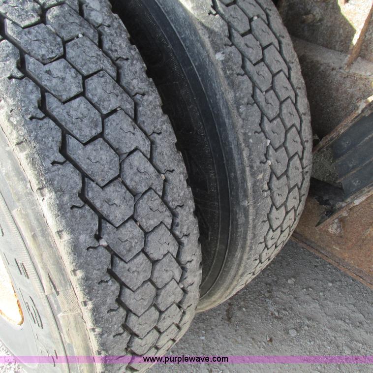 image for item L5368 2003 International 7400 dump truck