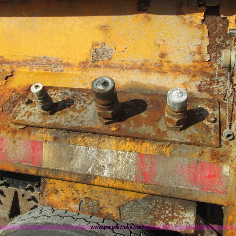 image for item L5368 2003 International 7400 dump truck