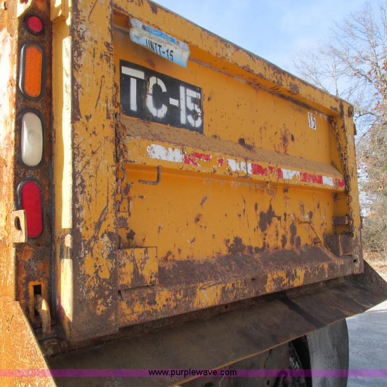 image for item L5368 2003 International 7400 dump truck