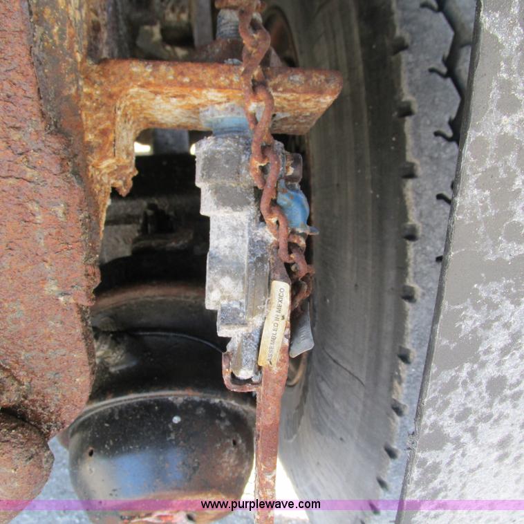 image for item L5368 2003 International 7400 dump truck