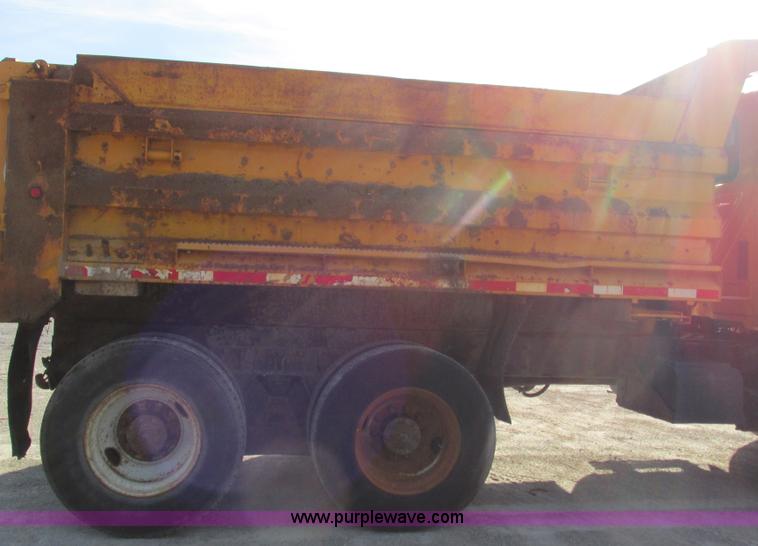 image for item L5368 2003 International 7400 dump truck