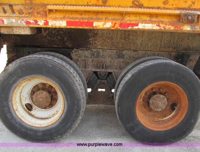 image for item L5368 2003 International 7400 dump truck