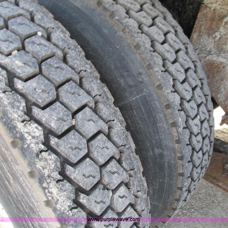 image for item L5368 2003 International 7400 dump truck