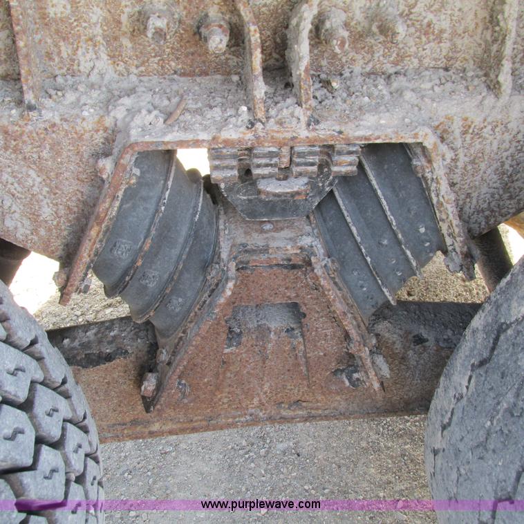 image for item L5368 2003 International 7400 dump truck