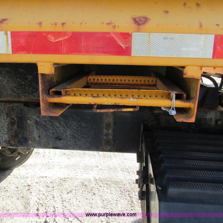 image for item L5368 2003 International 7400 dump truck