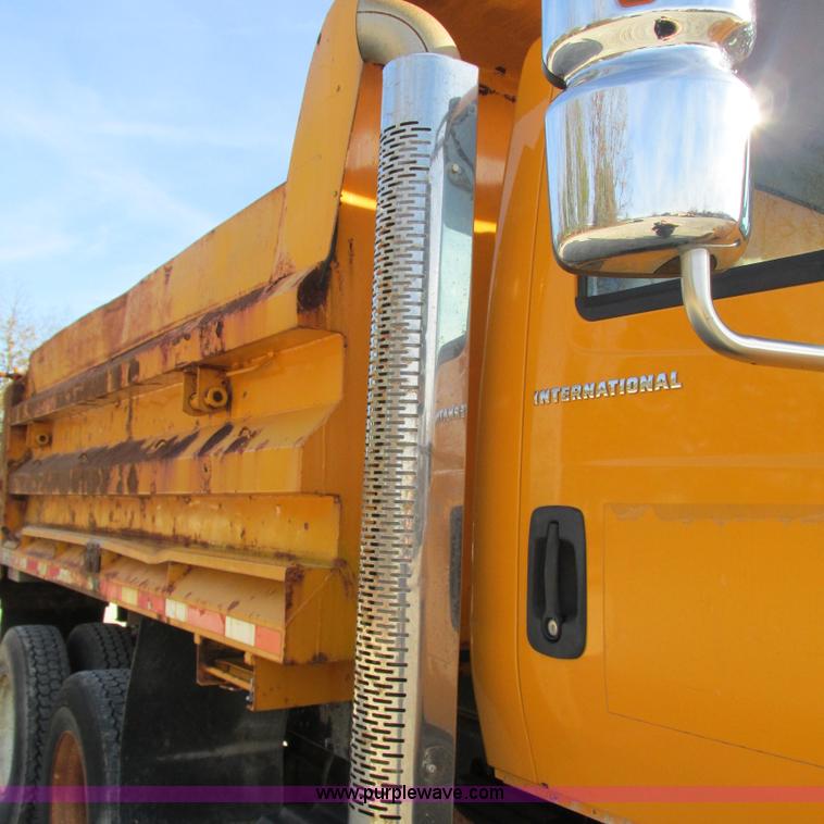image for item L5368 2003 International 7400 dump truck