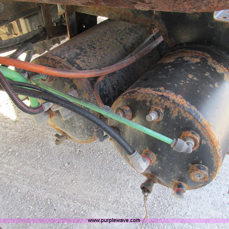 image for item L5368 2003 International 7400 dump truck