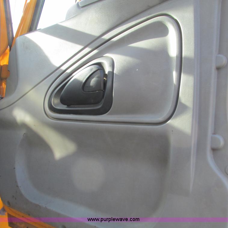 image for item L5368 2003 International 7400 dump truck