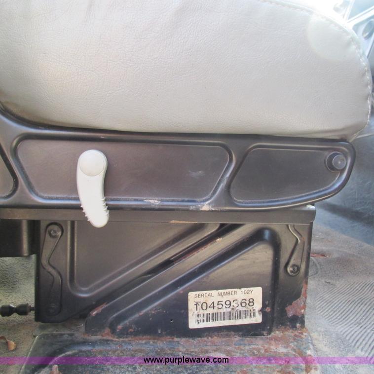 image for item L5368 2003 International 7400 dump truck