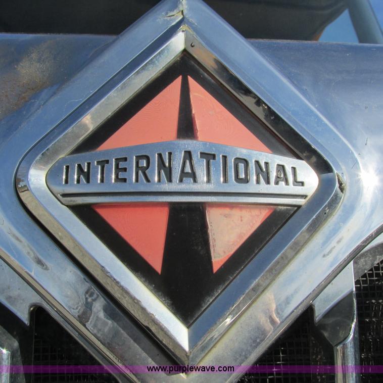 image for item L5368 2003 International 7400 dump truck