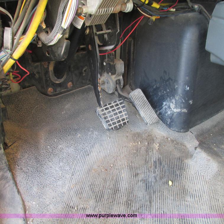 image for item L5368 2003 International 7400 dump truck